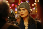 Brennan (Emily Deschanel) und Booth untersuchen den Mord an einem "Weihnachtsmann". Der &auml;ltere Herr namens Kris Kringel ist tot hinter seinem Arbeitsplatz, einem Einkaufszentrum, gefunden worden.