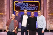 ARD WER WEISS DENN SOWAS? "Tom Wlaschiha und Til Schweiger". Moderator Kai Pflaume (M.) und seine Rateteam-Kapit&auml;ne Bernhard Ho&euml;cker (l.) und Wotan Wilke M&ouml;hring (r.) begr&uuml;&szlig;en in dieser Sendung den Schauspieler Tom Wlaschiha und den Schauspieler und Filmemacher Til Schweiger. Dieses Motiv kann auch im Hochformat angefordert werden.