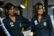 Mit Angelas (Michaela Conlin, li.) Hilfe haben Brennan (Emily Deschanel) und Agent Booth ein weiteres Opfer eines Serienm&ouml;rders ausfindig machen k&ouml;nnen.  +++