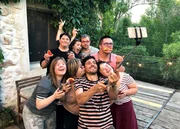 Moderator Dieter Coppens (Mitte) und Protagonisten aus der pr&auml;mierten belgischen TV-Sendung &bdquo;Down the Road".