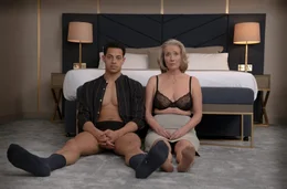 Eigentlich passt alles &ndash; und doch macht sich beim ersten versuchsweisen Sch&auml;ferst&uuml;ndchen zwischen Nancy (Emma Thompson) und ihrem Lover Leo Grande (Daryl McCormack) etwas Ratlosigkeit breit.