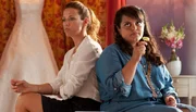 Rosa (Alexandra Neldel) berichtet Meral (Sara Fazilat, rechts) über Anjas Reaktion. Rosa (Alexandra Neldel) berichtet Meral (Sara Fazilat, rechts) über Anjas Reaktion.