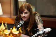 Gretchen (Aya Cash) muss aus ihrer H&ouml;hle krabbeln, um Sam zu einem Radio-Interview zu begleiten. Aber ist sie wirklich stabil genug daf&uuml;r?