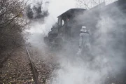 Georges Nagelmackers (Horvath Szabolcs) l&auml;uft dem Zug hinterher, dessen Lok gekapert wurde.