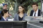 Opal (Darlena Tejeiro), Brennan (Emily Deschanel), Booth (David Boreanaz)