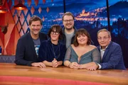 Von links: Michael Altinger, Eva Karl Faltermeier, Maxi Gstettenbauer, Teresa Reichl und Wigald Boning. Von links: Michael Altinger, Eva Karl Faltermeier, Maxi Gstettenbauer, Teresa Reichl und Wigald Boning.