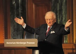 Ben Ferencz,  Chefankl&auml;ger in einem der gr&ouml;&szlig;ten Mordprozesse der Geschichte, den N&uuml;rnberger Prozessen.  Die Verwendung des sendungsbezogenen Materials ist nur mit dem Hinweis und Verlinkung auf RTL+ gestattet.
