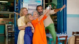 v.l.n.r. Blandine Bouvier (Olivia C&ocirc;te), Magalie Grauli&egrave;res (Laure Calamy), Bijou (Kristin Scott Thomas) und Dimitris (Panos Koronis)