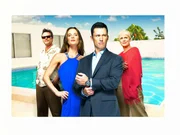 Von links: Sam Axe (Bruce Campbell), Fiona Glenanne (Gabrielle Anwar), Michael Westen (Jeffrey Donovan) und Madeline Westen (Sharon Gless) Von links: Sam Axe (Bruce Campbell), Fiona Glenanne (Gabrielle Anwar), Michael Westen (Jeffrey Donovan) und Madeline Westen (Sharon Gless)