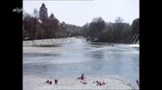 Die ersten Badenden zieht es an die Isar.