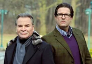 Peter Lindburg (Fritz Wepper) und Staatsanwalt von Wangenheim (Francis Fulton-Smith, rechts) werden nie zu besten Freunden.