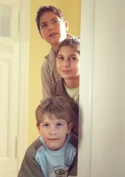 Walter (Fabian Grass), Tina (Vespa Vasic) und H&auml;nschen (Adrian Wahlen).