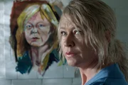 Stina Olsson (Lisa Lindgren) ist eine Freundin des ermordeten Elektrikers. Stina Olsson (Lisa Lindgren) ist eine Freundin des ermordeten Elektrikers.