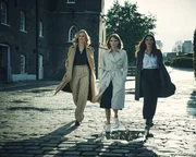 (v.l.n.r.) Linda Farrier (Joely RIchardson); Myfanwy Thomas (Emme Greenwell); Monica Reed (Olivia Munn)