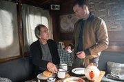 Hauke Jacobs (Hinnerk Schönemann) gewährt Reimar Vogt (Peter Prager) Unterschlupf auf seinem Boot. Hauke Jacobs (Hinnerk Schönemann) gewährt Reimar Vogt (Peter Prager) Unterschlupf auf seinem Boot.