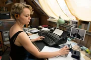 Katja Wiese (Lisa Wagner) arbeitet an einer Reportage-Reihe &uuml;ber wichtige Pers&ouml;nlichkeiten der DDR, u.a. &uuml;ber Hans Kupfer.