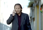 Commissario Brunetti (Uwe Kockisch) erh&auml;lt eine wichtige Information.