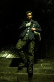 Lee Simmons (Daniel Mays)