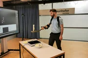 Georgios Thalassinos von der TU Graz beim Palatschinken Schupfen für die Wissenschaft Georgios Thalassinos von der TU Graz beim Palatschinken Schupfen für die Wissenschaft