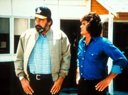 Mark (Victor French, l.) und Jonathan (Michael Landon, r.) haben diesmal eine schwierige Aufgabe zu l&ouml;sen.
