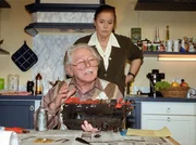 MDR Fernsehen IN ALLER FREUNDSCHAFT, FOLGE 76, "Ein Trojanisches Pferd", am Dienstag (22.05.12) um 12:30 Uhr. Opa Friedrich (Fred Delmare), Charlotte Gaus (Ursula Karusseit).