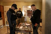Wayne Jenkins (Jon Bernthal, r.)
