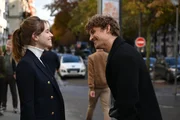 Fanny (Lou de La&acirc;ge, links) und  Alain (Niels Schneider).