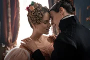l-r: Ann Walker (Sophie Rundle), Anne Lister (Suranne Jones)