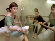 MDR Fernsehen IN ALLER FREUNDSCHAFT FOLGE 78, "Vollmond", am Donnerstag (24.05.12) um 12:30 Uhr. Ballett-Talent Tiziana Schomburg (Jana Straulino) beim Training.