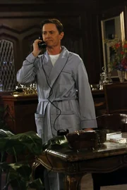 "Der Captain" bekommt überraschend einen nächtlichen Telefonanruf ... "Der Captain" bekommt überraschend einen nächtlichen Telefonanruf ...