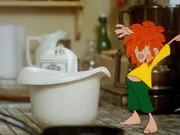 Pumuckl isst Schlagrahm. Danach macht er sich &uuml;ber eine Flasche Magenbitter her, damit ihm nicht schlecht wird.