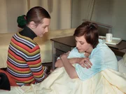 MDR Fernsehen IN ALLER FREUNDSCHAFT FOLGE 78, "Vollmond", am Donnerstag (24.05.12) um 12:30 Uhr. Alina Heilmann (Alissa Jung) besucht ihre fr&uuml;here Freundin Tiziana (Jana Straulino) im Krankenhaus.