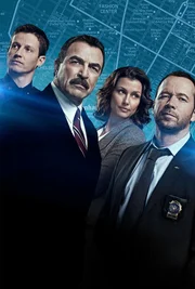 v.li.: Will Estes (Jamie Reagan), Tom Selleck (Frank Reagan), Bridget Moynahan (Erin Reagan-Boyle), Donnie Wahlberg (Danny Reagan).