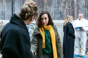 Herzliche Begr&uuml;ssung unter Kollegen v. l. n. re.: Staatsanw&auml;ltin Anita Wegenast (Rachel Braunschweig), Kommissarin Tessa Ott (Carol Schuler), Kommissarin Isabelle Grandjean (Anna Pieri Zuercher, hinten).