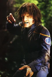 Kaum auf dem fremden Planten angekommen, ver&auml;ndert sich nicht nur das Aussehen von Archer  (Scott Bakula), sondern auch sein Verhalten ...