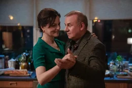 Frauke (Martina Gedeck, l.); Wolfgang (Joachim Kr&oacute;l, r.)