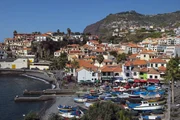 C&acirc;mara de Lobos ist ein Fischerdorf auf Madeira und erlangte eine gewisse Ber&uuml;hmtheit, da der britische Premierminister Winston Churchill den Ort auf einem Gem&auml;lde verewigt hat.