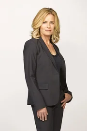 Elisabeth Shue als Julie Finlay