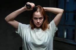 Julie (Emilia Sch&uuml;le)