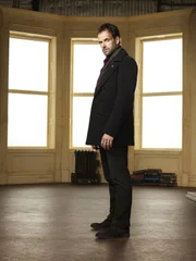 Kl&auml;rt Kriminalf&auml;lle auf seine h&ouml;chst eigenwillige Weise: Sherlock Holmes (Jonny Lee Miller) ...