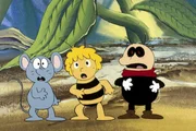 Alexander, Maja und Puck belauschen die Bienen und entwerfen einen Schlachtplan. Alexander, Maja und Puck belauschen die Bienen und entwerfen einen Schlachtplan.