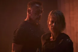 T-800 / Carl (Arnold Schwarzenegger, l.); Sarah Connor (Linda Hamilton, r.)