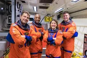 Die Besatzung von Artemis II: NASA-Astronauten Christina Koch (2.v.r.), Victor Glover (2.v.l.), Reid Wiseman (li.) und der kanadische Astronaut Jeremy Hansen (re.)