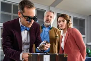 Kulturdezernent Dr. Baumgartner (Oliver Bürgin, l.) untersucht für die Kommissare Stadler (Dieter Fischer, M.) und Andresen (Sophie Melbinger, r.) ägyptische Artefakte. Kulturdezernent Dr. Baumgartner (Oliver Bürgin, l.) untersucht für die Kommissare Stadler (Dieter Fischer, M.) und Andresen (Sophie Melbinger, r.) ägyptische Artefakte.