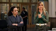 Ist stolz auf ihre neue Mitarbeiterin, v.li.: Judy Reyes als Selena Soto, Kaitlin Olson als Morgan Gillory