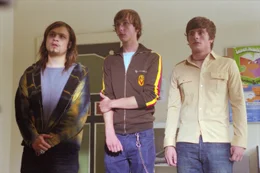 Die Sch&uuml;ler Chico (Florian Jahr, r.), Toby (Nicky Kantor, M.) und Maus (Tim Sander, l.) f&uuml;hren ein geruhsames Internatsleben. Da bekommen sie einen neuen Mitsch&uuml;ler ...