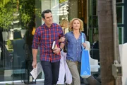 L-R: Phil Dunphy (Ty Burrell), Claire Dunphy (Julie Bowen)