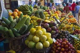 Die Vielfalt an Obstsorten, die auf der Insel angebaut und verkauft werden, spiegelt die &auml;u&szlig;erst g&uuml;nstigen Bedingungen f&uuml;r die Landwirtschaft wieder.