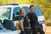 Als ein unzerstörbarer High Tech-Anzug gestohlen wird, müssen Steve (Alex O'Loughlin, r.) und Danny (Scott Caan, l.) ermitteln, um den Täter zu fassen ... Als ein unzerstörbarer High Tech-Anzug gestohlen wird, müssen Steve (Alex O'Loughlin, r.) und Danny (Scott Caan, l.) ermitteln, um den Täter zu fassen ...