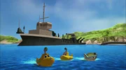 Mit einem gro&szlig;en Rohr wird Sand vom Meeresboden an den Strand gesaugt. Timmy, Bess und Scout sollen aufpassen, dass dabei keine wertvollen Wrackteile zerst&ouml;rt werden.